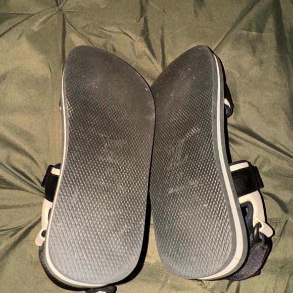 LV sandals - Picture 3 of 4